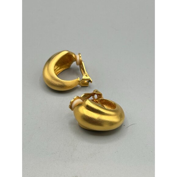 Signed GJD Ginnie Johansen Design Clip On Hoops Earrings Matte Gold Tone - Picture 8 of 10